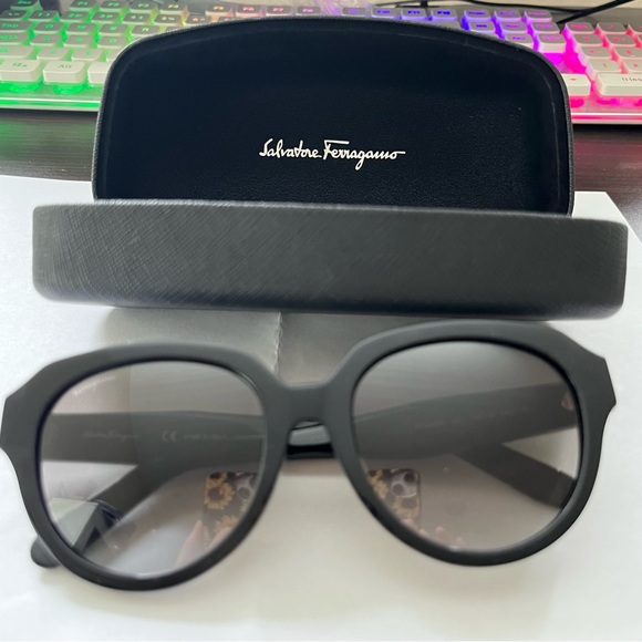 Ferragamo sunglasses (women’s) - Picture 7 of 10
